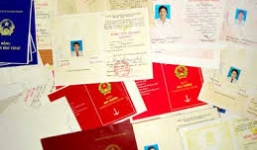 Trưởng Ban Tổ chức Thành ủy Vị Thanh đi học lại lớp 9